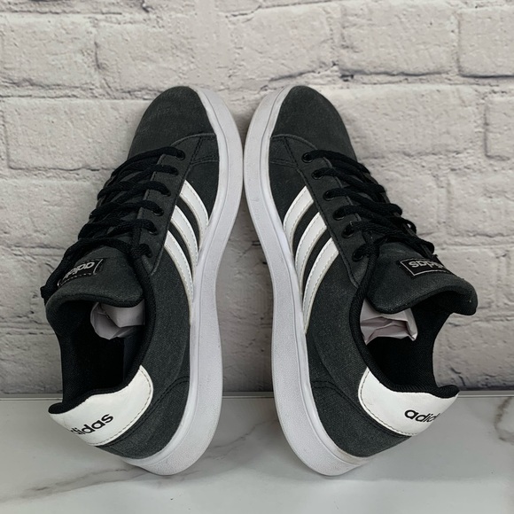 Adidas Boy Shoes Sz 5 - Picture 4 of 9